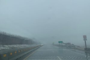Densa neblina y llovizna en la ruta Oruro-Cochabamba