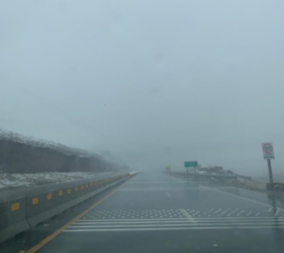 Densa neblina y llovizna en la ruta Oruro-Cochabamba