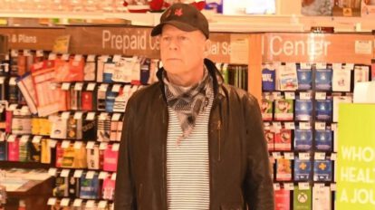Bruce Willis farmacia barbijo