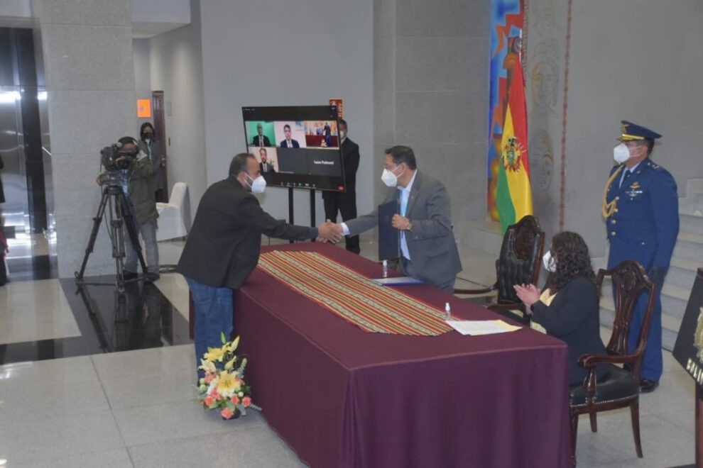Vacunas AstraZeneca adquiridas por Bolivia