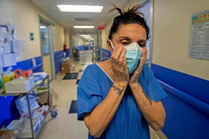 Uso de dos mascarillas para protegerse del Coronavirus