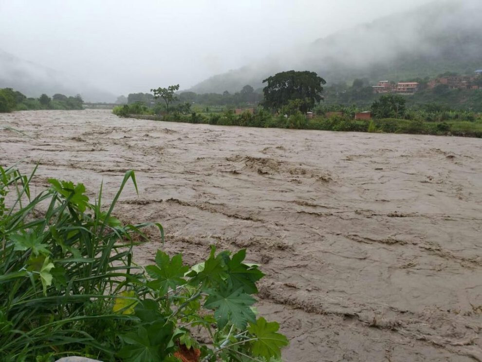 Desborde en ríos de Villa Tunari