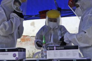 Vacunas no deben aplicarse a menores de 15 años