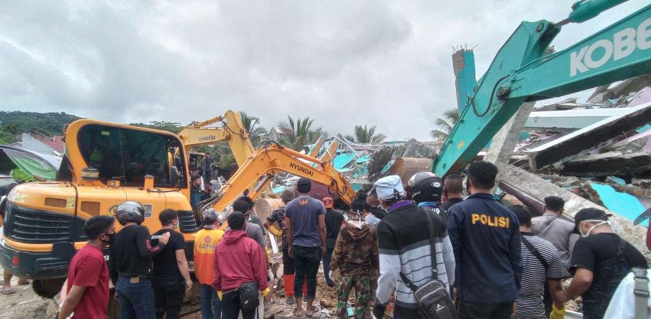 Terremoto en Indonesia deja decenas de muertos y cientos de heridos