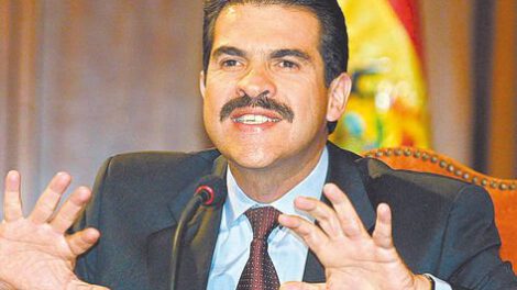 Manfred Reyes Villa inhabilitado para las subnacionales 2021