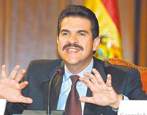 Manfred Reyes Villa inhabilitado para las subnacionales 2021