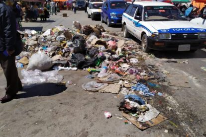Mercado Kantuta inundado por la basura