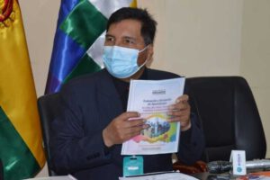 Sanciones para colegios privados que retienen libretas o títulos