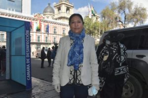 Otilia Choque asume como gerente de la Aduana en Oruro