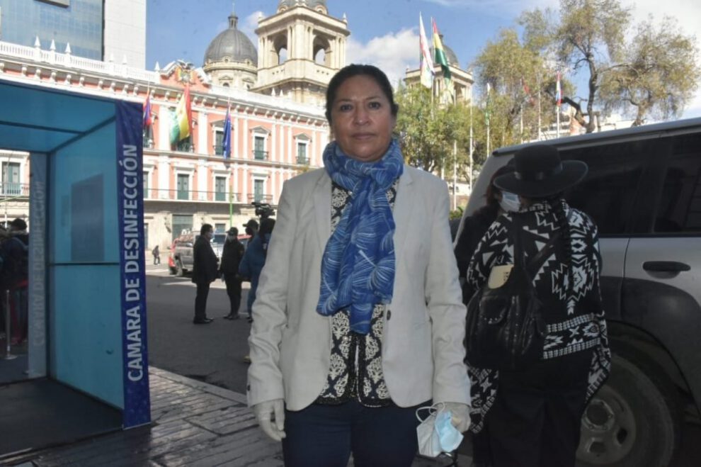Otilia Choque asume como gerente de la Aduana en Oruro