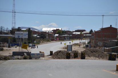 Bloqueo de carretera en Caracollo por demandas ciudadanas