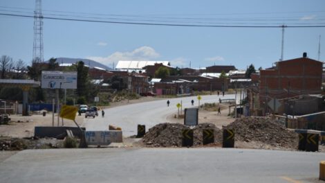 Bloqueo de carretera en Caracollo por demandas ciudadanas