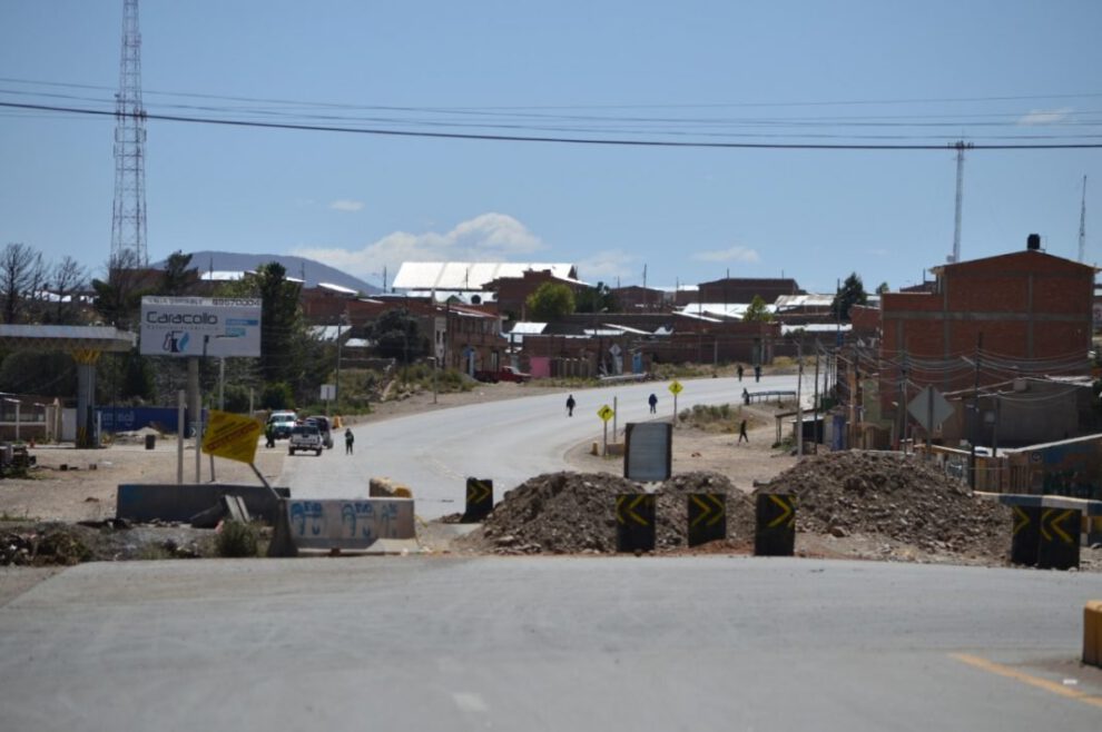 Bloqueo de carretera en Caracollo por demandas ciudadanas