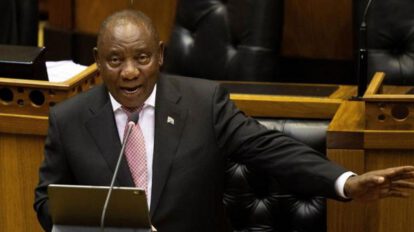 Cyril Ramaphosa denuncia acaparamiento de vacunas en Davos