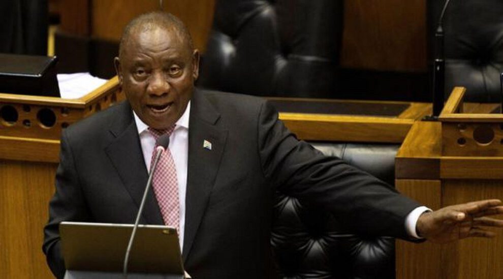 Cyril Ramaphosa denuncia acaparamiento de vacunas en Davos