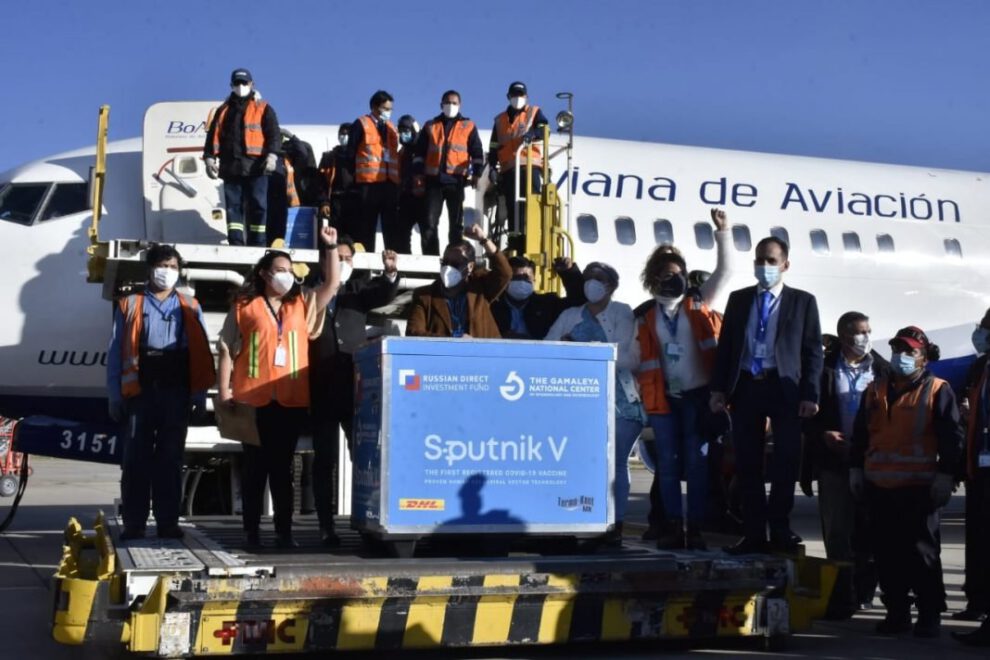 Vacunas Sputnik-V en el Aeropuerto Internacional de El Alto