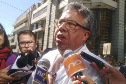 Médicos rechazan proyecto de ley que permite contratar galenos extranjeros