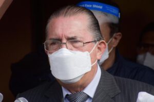 Edgar Pozo, exministro de Salud, en terapia intensiva por Covid-19
