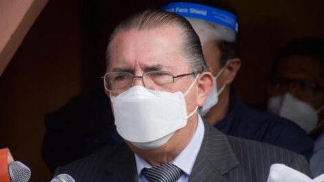 Edgar Pozo, exministro de Salud, en terapia intensiva por Covid-19