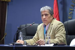 Contratos irregulares de Añez en el Ministerio de Defensa