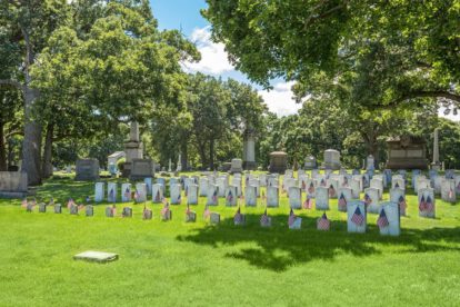 Cementerio Rose Hills refrigerando cuerpos por falta de espacio