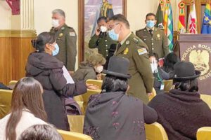 Policía Boliviana acelera trámites de fallecidos por Covid-19