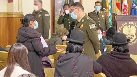 Policía Boliviana acelera trámites de fallecidos por Covid-19