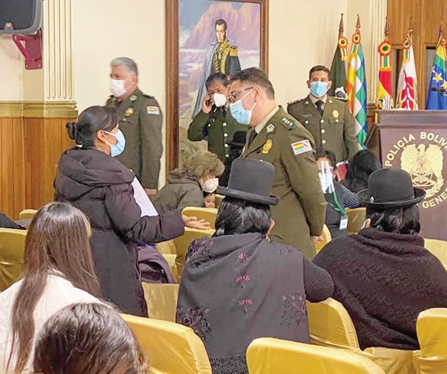 Policía Boliviana acelera trámites de fallecidos por Covid-19