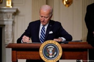 Naturalización de inmigrantes por Joe Biden