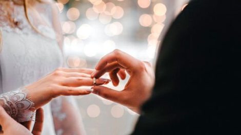 Pareja se casa antes de ser entubados tras contraer Covid-19