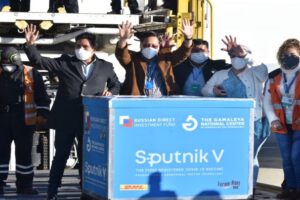 Vacunas Sputnik-V recibidas por el presidente Luis Arce en Bolivia