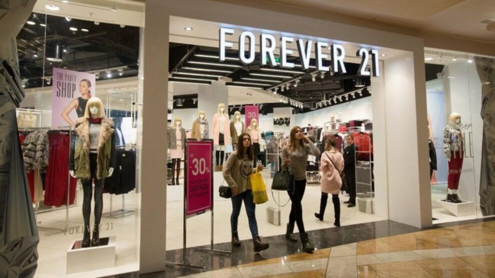 Forever 21 quiebra y cierre de 178 tiendas en Estados Unidos