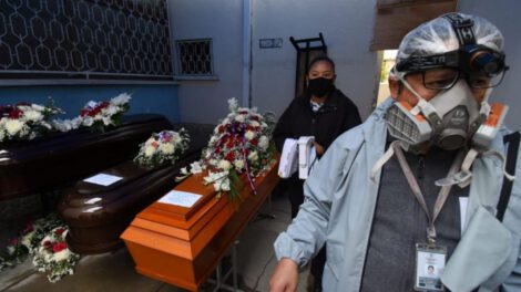 Cadáveres con Covid-19 encontrados en funeraria de La Paz