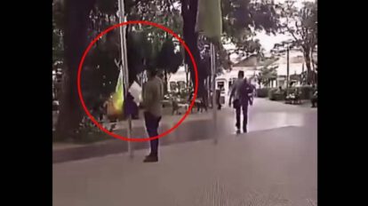 Aprehensión de jóvenes por quitar la Whipala en la Plaza 24 de Septiembre