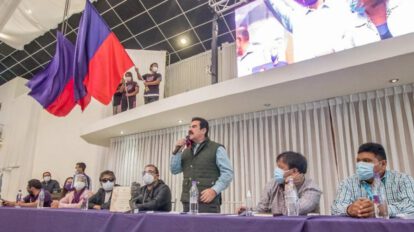 Manfred Reyes Villa durante un acto de campaña