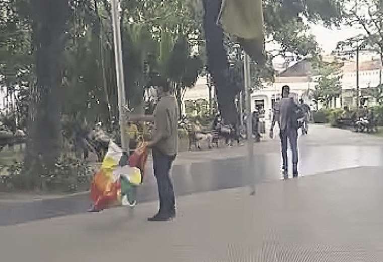 Wiphala en Santa Cruz