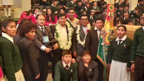 Equipamiento para laboratorios en unidades educativas de Oruro