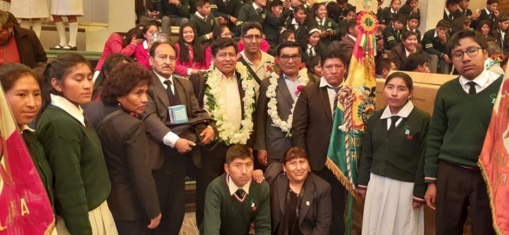 Equipamiento para laboratorios en unidades educativas de Oruro