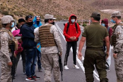 Chile expulsa a migrantes irregulares en la frontera con Bolivia