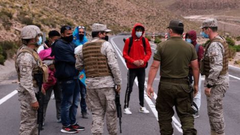 Chile expulsa a migrantes irregulares en la frontera con Bolivia