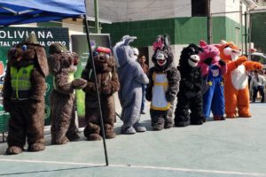 Mascotas de la Policía junto a Paquito en acto de concienciación