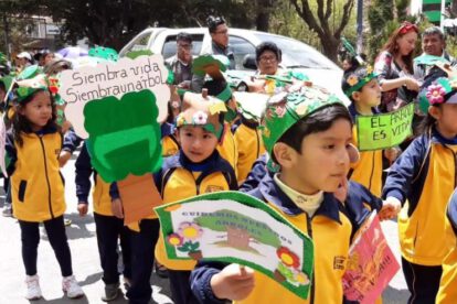 Alumnos del kínder Oscar Alfaro celebran el Día del Árbol