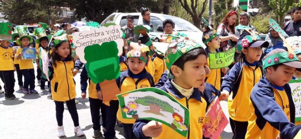 Alumnos del kínder Oscar Alfaro celebran el Día del Árbol