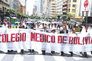 Ley de Emergencia Sanitaria y movilizaciones del Colegio Médico