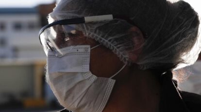 Enfermos peregrinan por atención médica ante paro del sector de salud