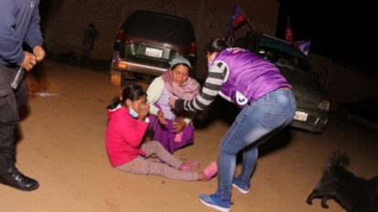 Gas lacrimógeno en campaña de Manfred Reyes Villa en Cochabamba