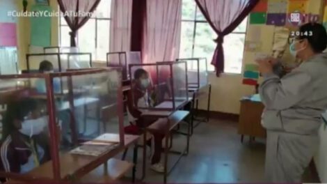 Cubículos de protección Covid-19 construidos por Aida Luz Careaga Durán