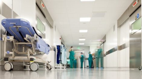 Denuncias a clínicas privadas por maltrato y exceso de cobros en casos de Covid-19