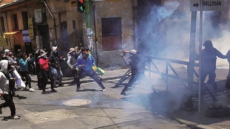 Protestas en La Paz contra la Ley de Emergencia Sanitaria
