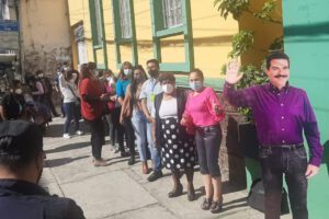 Manfred Reyes Villa ayuda a saldar deuda con el Estado
